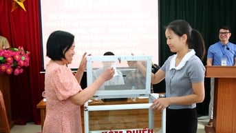 Bốc thăm lựa chọn vị trí tái định cư cho các hộ dân có đất thu hồi thuộc Dự án cầu Nguyễn Trãi và khu vực chỉnh trang đô thị phụ cận