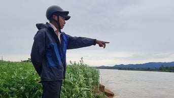 Bờ sông Quảng Huế sạt lở nghiêm trọng sau mưa lũ