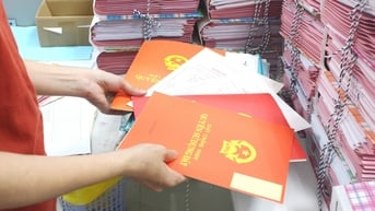 Từ ngày 1-7, UBND cấp xã cấp sổ đỏ cho người dân
