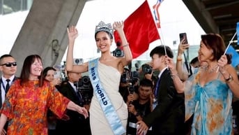Cận cảnh vẻ ngoài xinh như búp bê "sống" của tân Hoa hậu Thế giới