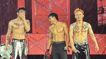 Concert Anh trai vượt ngàn chông gai trong mưa lớn, kêu gọi khán giả 'tắm mưa'