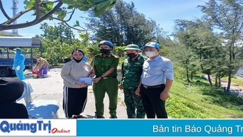 សាច់ញាតិ​មក​ទទួល​សព​ជនរងគ្រោះ​អណ្តែត​មក​កោះ​កុង​។