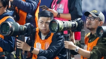 Có trên nửa tỷ đồng, phóng viên mua ô tô hay đầu tư máy ảnh?