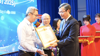 Thứ trưởng Bộ GD-ĐT dành nhiều lời khen Trường ĐH Mở TP HCM