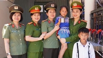 Mang nước sạch và lan tỏa bộ sách "Gieo hạt cùng vĩ nhân” đến trẻ em dân tộc thiểu số ở Điện Biên