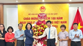 Phó Chủ tịch UBND thành phố Hà Nội Vũ Thu Hà chúc mừng Ngày Nhà báo Việt Nam