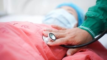 Cảnh báo phản ứng bất lợi khi người bệnh thận mạn, ung thư sử dụng thuốc