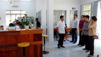 Bí thư Huyện ủy Tri Tôn kiểm tra vận hành thử nghiệm Trung tâm Hành chính công xã Tri Tôn