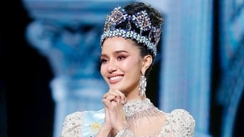 Hoa hậu Thế giới 2025 bật khóc, quỳ cảm ơn giữa biển người hâm mộ