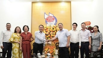 Phó Chủ tịch Thường trực UBND thành phố Lê Hồng Sơn thăm, chúc mừng các cơ quan nhân Ngày Báo chí cách mạng Việt Nam