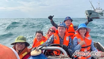 Ngòi bút sắc bén nơi đầu sóng bảo vệ chủ quyền biển, đảo