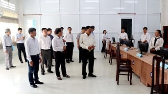 Phó Chủ tịch UBND tỉnh kiểm tra công tác chuẩn bị vận hành hoạt động chính quyền địa phương 2 cấp tại huyện An Phú và Tri Tôn