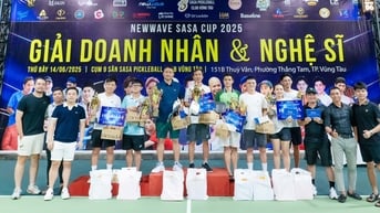Hoàng Bách, Akira Phan và Huy Khánh tỏa sáng trên bục nhận giải pickleball