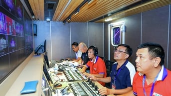 Đằng sau những chương trình truyền hình, phát thanh trực tiếp
