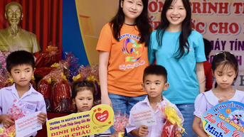Hai chị em sinh đôi tự lập quỹ học bổng cho học sinh nghèo tỉnh Phú Yên