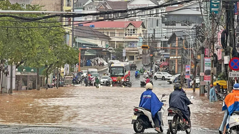 Đà Lạt mưa lớn, nhiều tuyến đường ngập sâu