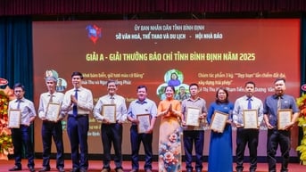 Gặp mặt Nhân kỷ niệm 100 năm Ngày Báo chí Cách mạng Việt Nam và trao giải Báo chí tỉnh Bình Định năm 2025