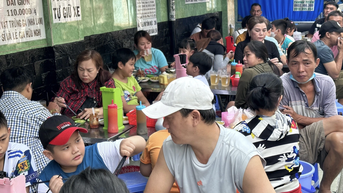 Quán bún bò 10.000 đồng, quán hủ tiếu 15.000 đồng… nổi tiếng TP.HCM: Có tăng giá không?
