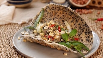 Cách làm hến xúc bánh đa ngon giòn, chuẩn vị miền Trung