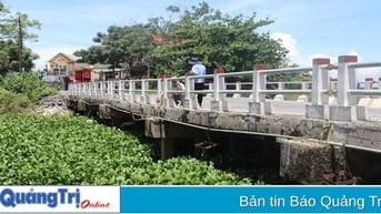 Cầu Bồ Bản bị sụt lún, nguy cơ mất an toàn giao thông