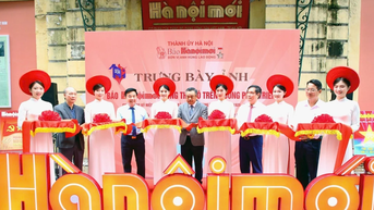 Trưng bày 100 tác phẩm ảnh “Báo Hànộimới cùng Thủ đô trên đường phát triển”