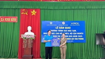 Bàn giao nhà ở cho hộ nghèo, hộ cận nghèo thị xã Ninh Hòa
