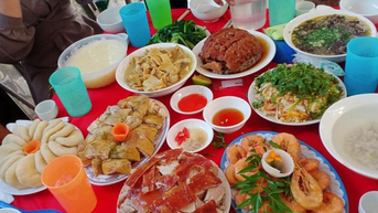 ម្ហូបពិសេសនៅលើថាសថ្វាយនៅ Lang Son មានរសជាតិឆ្ងាញ់ពិសេស រៀបចំក្នុងរយៈពេល 5 ម៉ោង។