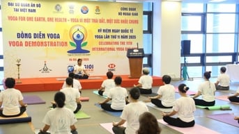 Đồng diễn kỷ niệm Ngày quốc tế Yoga lần thứ 11 'vì một Trái Đất, một sức khỏe chung'
