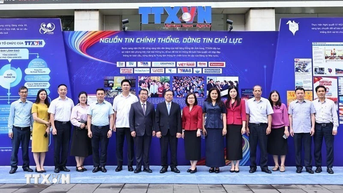 Lãnh đạo Ban Tuyên giáo và Dân vận Trung ương chúc mừng TTXVN và các cơ quan báo chí