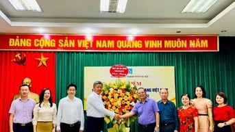 Phó Chủ tịch UBND thành phố Hà Nội Nguyễn Mạnh Quyền thăm, chúc mừng Hội Nhà báo thành phố và một số cơ quan báo chí