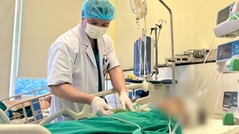 Bỏ qua thủ tục viện phí, bệnh nhân vô danh được cứu sống trong giờ vàng