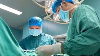 Bỏ qua thủ tục viện phí, giành giật sự sống cho nam thanh niên "vô danh"