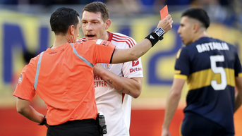 Đại chiến bóng đá Latin, Boca Juniors cầm chân Benfica trận cầu 4 bàn, 3 thẻ đỏ