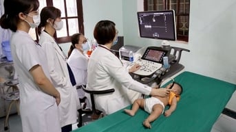 Tuyên Quang chú trọng y tế, giáo dục và văn hóa cho trẻ em