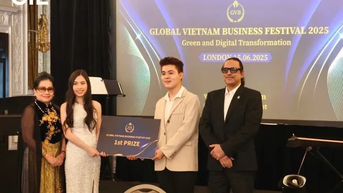 Sinh viên làm gỗ từ rơm đoạt Quán quân thi khởi nghiệp tại Anh