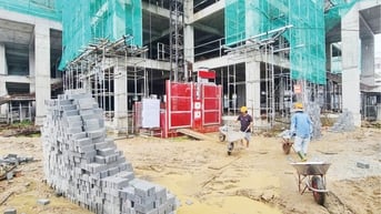 Khan hiếm nguồn cung, giá cát tăng vọt