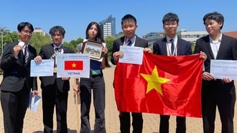 Học sinh Việt Nam giành 2 Huy chương Vàng Olympic Vật lý châu Âu năm 2025