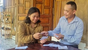 Tận tâm với bản làng