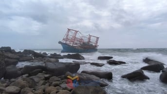 Đồn Biên phòng Ngọc Vừng phối hợp cứu hộ thành công tàu ngư dân gặp nạn