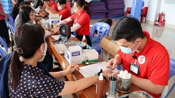 300 đoàn viên, công nhân, viên chức, lao động tham gia Ngày hội hiến máu tình nguyện