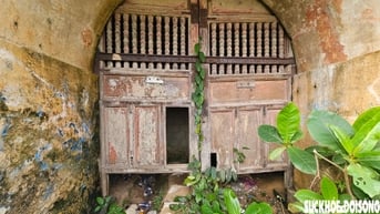 Cửa thành hàng trăm năm tuổi ở Kinh thành Huế đang bị lãng quên