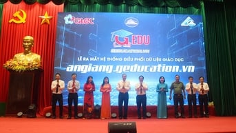 Ngành giáo dục thi đua yêu nước, đổi mới và chuyển đổi số