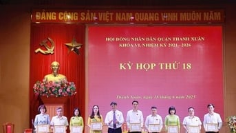 HĐND quận Thanh Xuân khen thưởng 32 tập thể, cá nhân