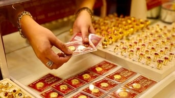 Giá vàng trong nước đứng yên, cao hơn thế giới khoảng 12,5 triệu đồng/lượng