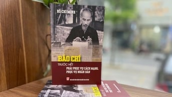 Ra mắt sách 'Những bài viết về văn hóa, báo chí của Bác Hồ trên báo Nhân Dân'