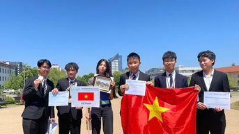 Học sinh Việt Nam giành thành tích đặc biệt tại Olympic Vật lý Châu Âu