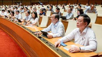 Quốc hội thông qua luật buộc xe điện, vật liệu xây dựng dán nhãn năng lượng