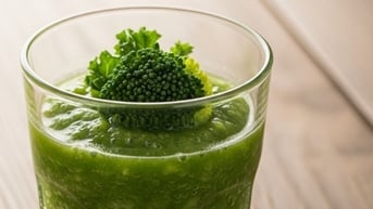 Công thức sinh tố giảm mỡ bụng ở phụ nữ tuổi trung niên