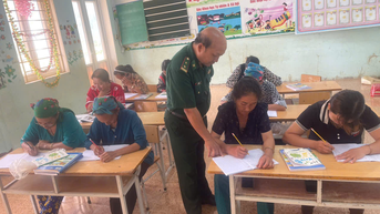 Lớp học về đêm trên đỉnh Piêng Vai