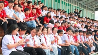 Hàng trăm em cùng lan tỏa thông điệp “Học bơi để an toàn”